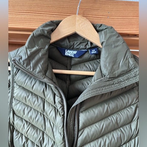 Land’s End Ultralight Packable Down Vest - Picture 4 of 6